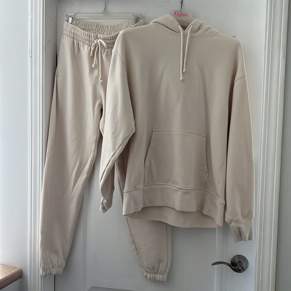 TNA Tops - Tna Sweatsuit Set